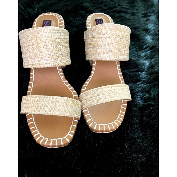 Platform sandals • Never worn - Picture 3 of 4